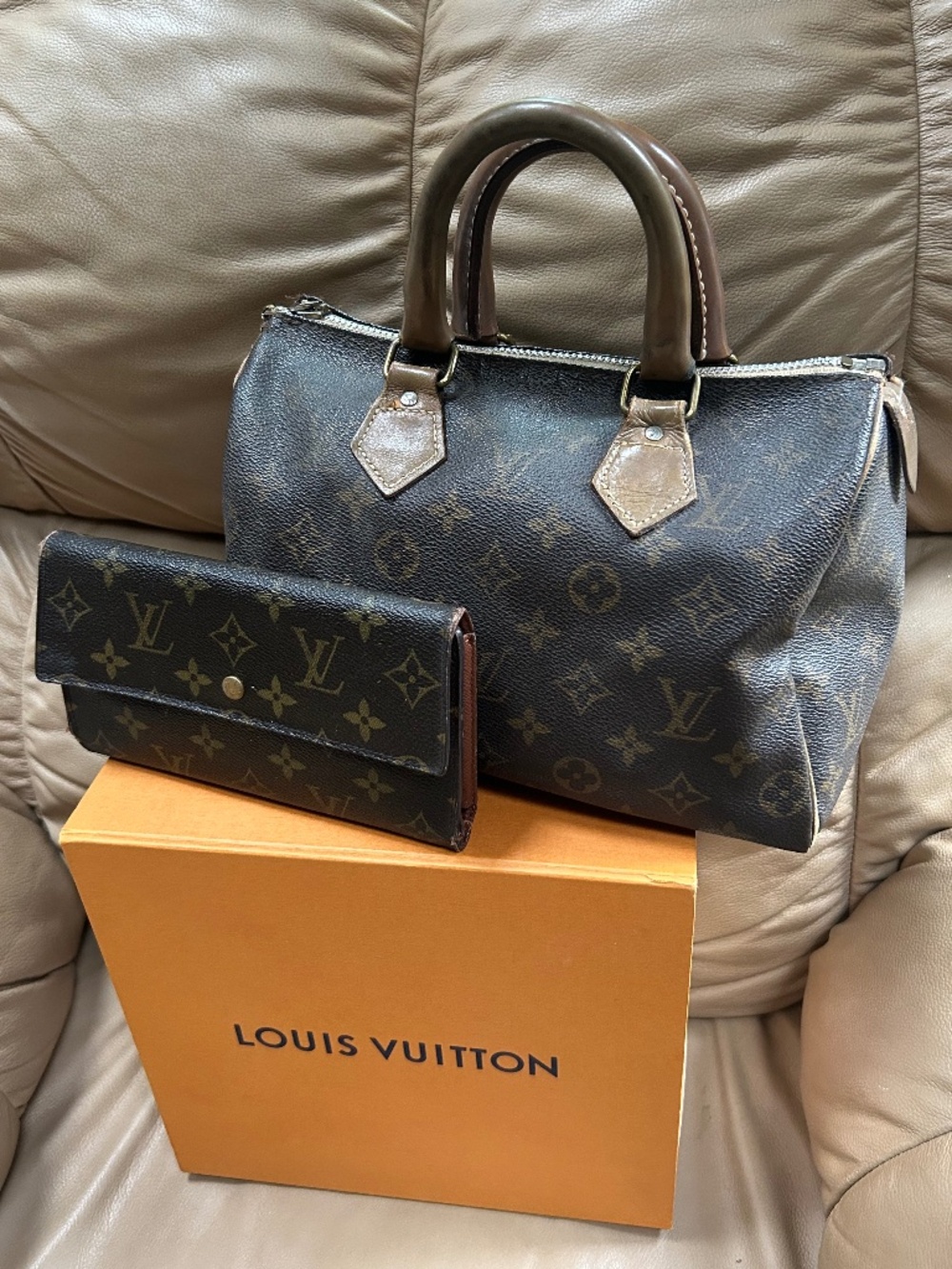AUTHENTIC Louis Vuitton SPEEDY 25/Sarah Wallet combo in monogram